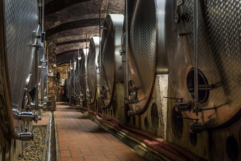 Produžen rok za podnošenje prijava na Javni poziv za mjere Destilacija vina i Potpora za krizno skladištenje vina